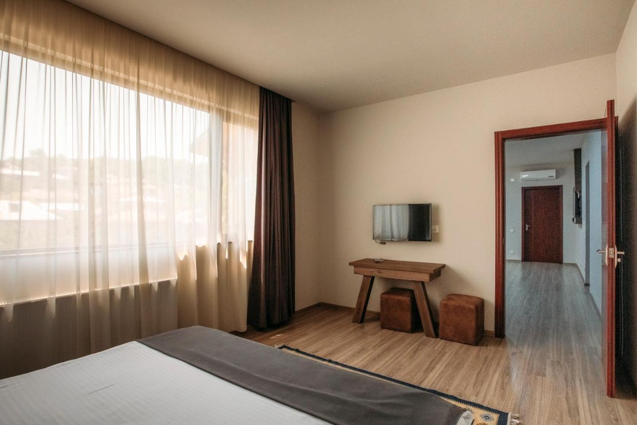 Telavi Inn Buitenkant foto